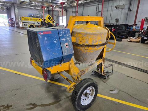 CHAMPION 9 YD CONCRETE MIXER TRAILER