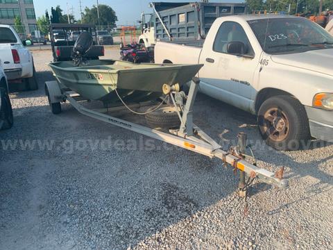SEAARK 15' BOAT WITH TRAILER AND MERCURY OUTBOARD MOTOR