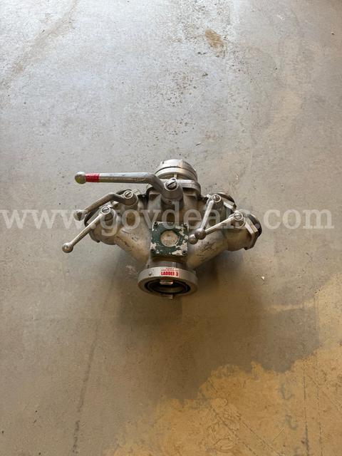 5 Way Manifold Valve 4 Inch Stortz Inlet, 2.5 Inch Outlets (lot 3)