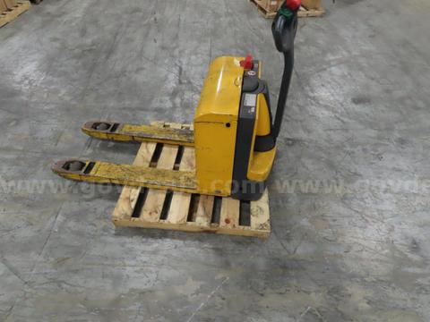 electric pallet jack (inspection/pickup by appointment only)
