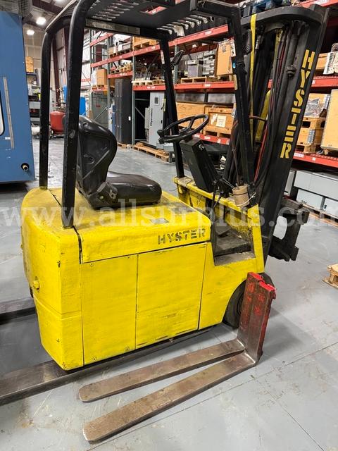 Hyster 3,000 Lift Capacity Battery Forklift