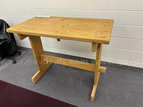 Trestle table (Qty: 1)