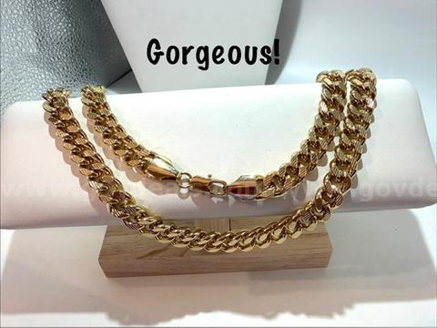 Magnificent, Heavy, 24kt Gold Filled, 24 Inch Diamond Cut Flat Curb Link Chain