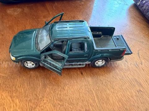 Vintage, 1993, Ford Explorer, 1/18 Diecast Model Car Maisto, Good Condition