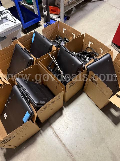 Wacom Cintiq Pen Display Lot (2 Displays per Box) with Accessories AS IS