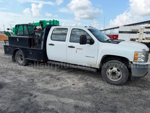 2014 Chevrolet Silverado 3500HD Crew Cab Dually Pickup