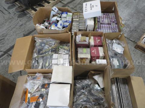 1 pallet Bulbs, Hinges, Pressure Gauges, Mirrors and more