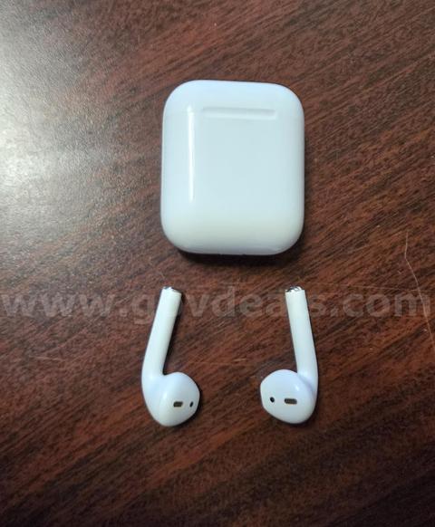 Apple Airpods (Juneau)