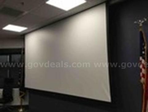 12.5'x7' electic drop down projector screen (Anchorage, AK)