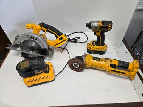 DeWalt Cordless Power Tools w/ Batteries and Charger (Anchorage, AK)