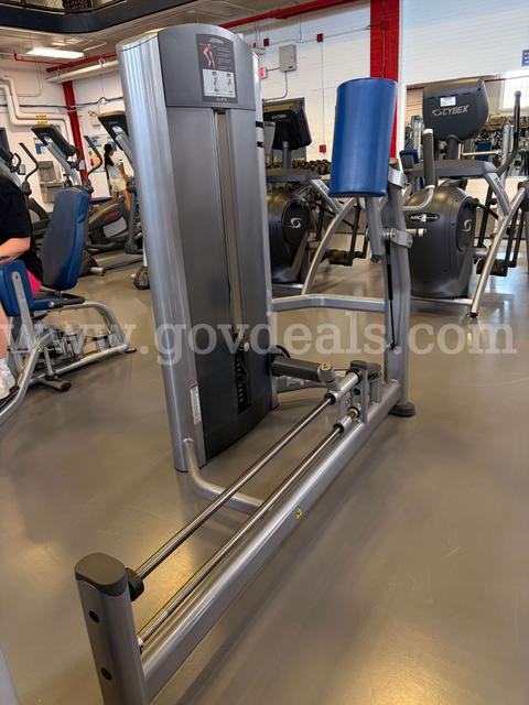 GLUTE KICKBACK MACHINE