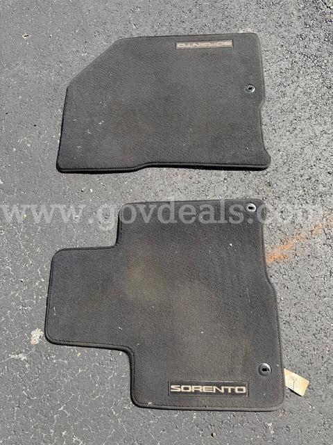 KIA SORENTO 2019 - ORIGINAL USED FLOR MAT *WILL SHIP*