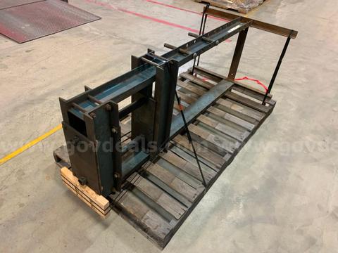 Pallet With a Press (ID #45894) (J11-3L) (25-4747-1) 405