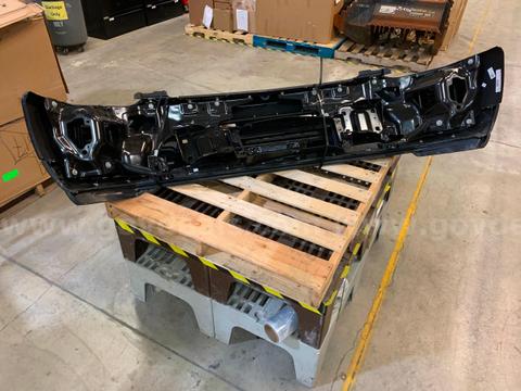 Pallet With GM Bumper Cover (ID #45903) (I9-3RL) (26-1351-1) 85227