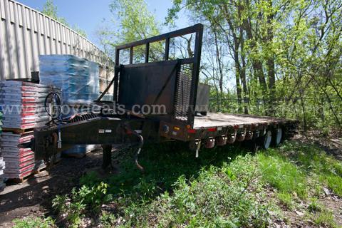2000 Saturn T/A Flatbed Trailer