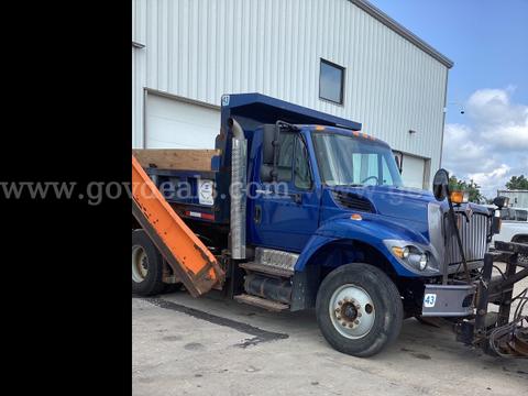 2009 International 7300 Dump Truck w/ Snow Removal Equipment