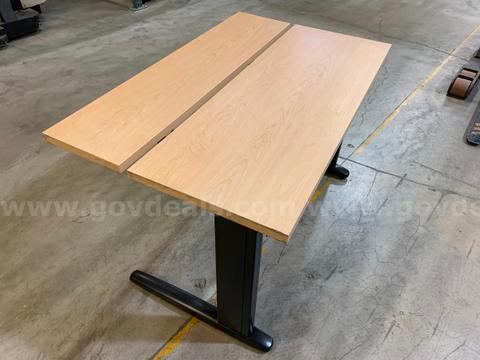 Table W/Adjustable Segment (ID #46050) (J12-1R) (26-0575-1) 540