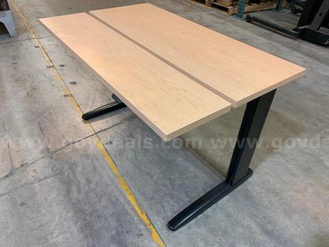 Table W/Adjustable Segment (ID #46051) (J12-1L) (26-0575-1) 540