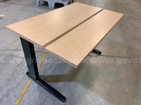 Table W/Adjustable Segment (ID #46052) (J11-1R) (26-0575-1) 540