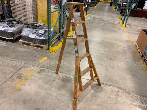 Wooden Folding Ladder 6' (ID #46077) (J6-1R) (26-1269-1) 179