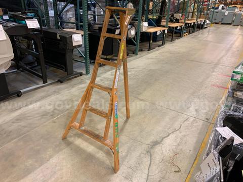 Wooden Folding Ladder 6' (ID #46078) (J6-1R) (26-1269-1) 179