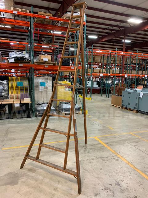 Wooden Folding Ladder 12' (ID #46129) (C0-END) (26-1269-4) 179