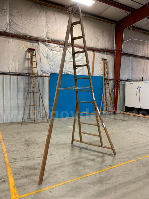 Wooden Folding Ladder 12' (ID #46130) (G13.1-END) (26-1269-4) 179