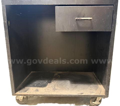 Used Metal Workstation on Wheels (FM)