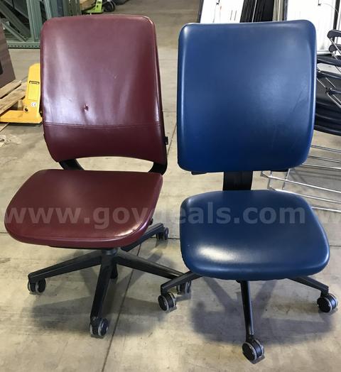 2 used rolling lab chairs. (S2)