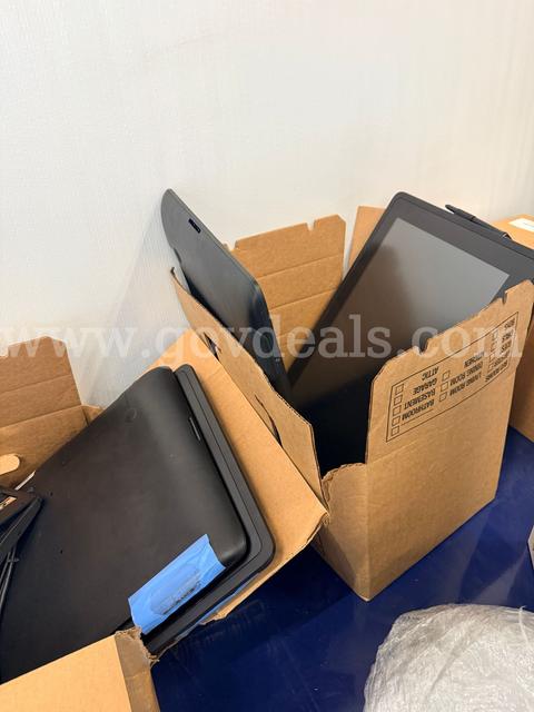 Lot of 4 - Wacom Cintiq Pen Displays with Accessories AS IS