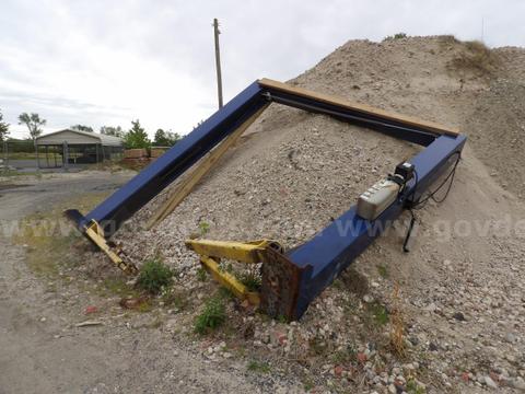 9,000 lb Challenger Auto Lift