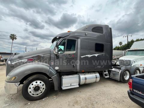 2009 Peterbilt 387 Sleeper Truck