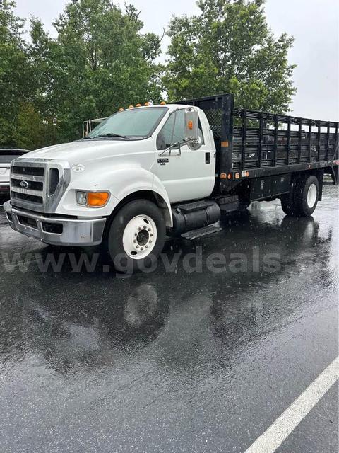 2011 FORD F-650 STAKE BODY TRUCK
