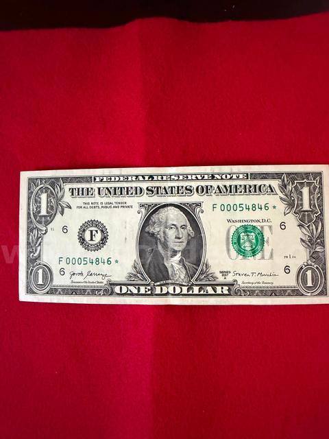 Crispy $1 Star Note lightly circulated