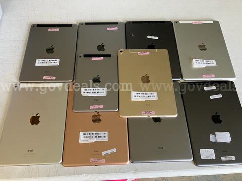 10 - Apple iPads SHIPPING AVAILABLE