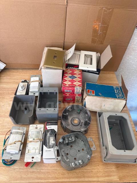 Miscellaneous lot of electrical supplies