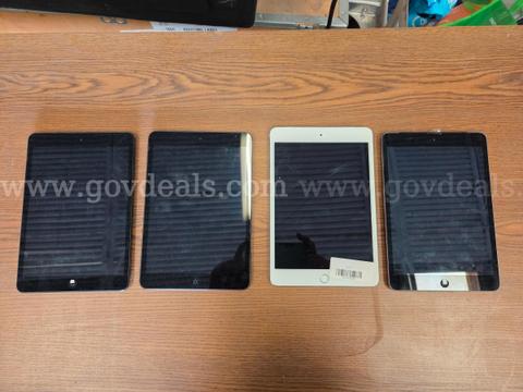 Lot of 4 Ipad/Ipad Mini