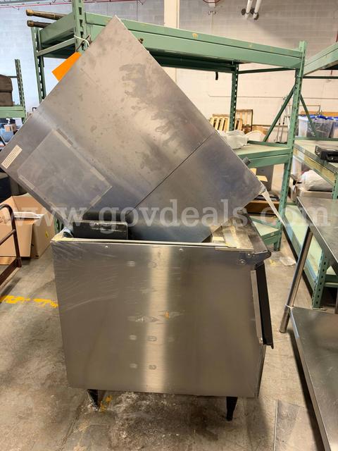 Hoshizaki KM-320MAH Commercial Ice Cube Machine with B-250PF Storage Bin – Used// non-serviceable