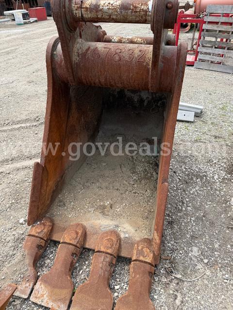 Rockland 36 in Bucket to fit Volvo 340