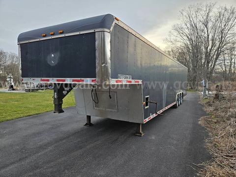 2000 US Cargo 40FT Enclosed Goose Neck Car Trailer