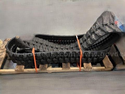 new set of bobcat brand 300x80x52 rubber equipment tracks