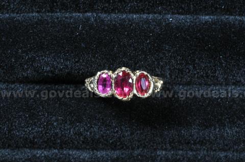 Lot 16- (1) 10k Gold Ring with Red Stones Womens Size 6.25