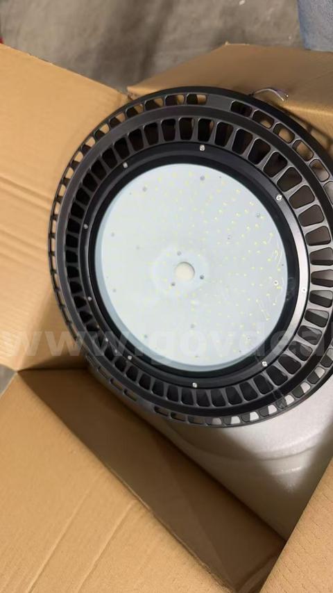SHIPPING AVAILABLE lot of 2 LED UFO High Bay Light 200W 5000K Daylight ETL Certified IP65 for Warehouse Garage (5-04)