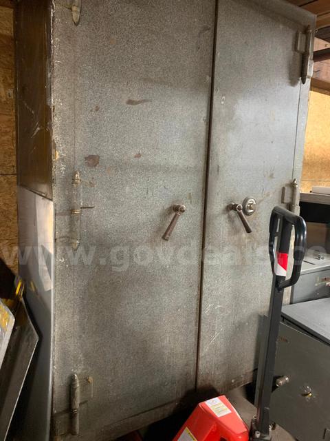 LARGE VINTAGE SAFE WITH COMBINATION! - LOCAL PICKUP ONLY!