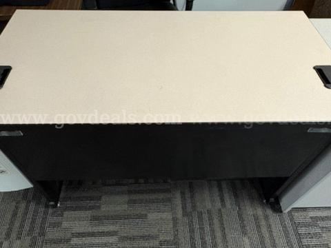 TABLE/DESK/CLASSROOM