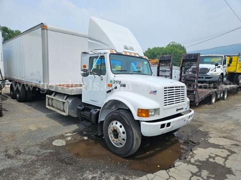 2001 International 4900 Tandem Axle 6FT Flatbed / 26FT Dry Van