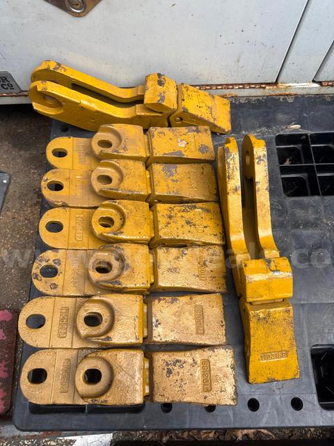 Lot of (8) John deer bucket teeth