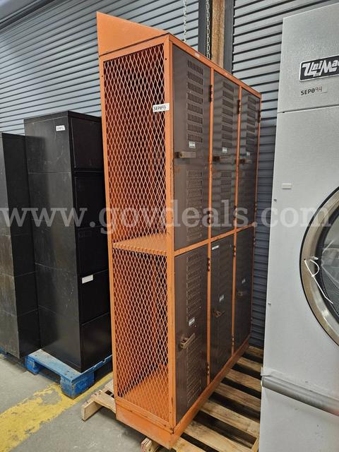 1x Metal Locker