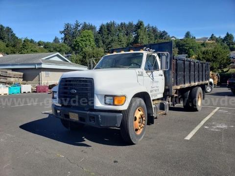 Flatbed Truck with hydraulic stake bed