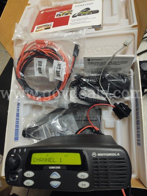Motorola CDM1250 Low Band 36-42mhz 64ch mobile radio New in box complete Buy it